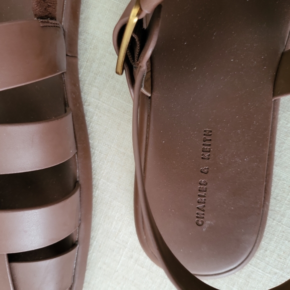 Sandals - Picture 3 of 4